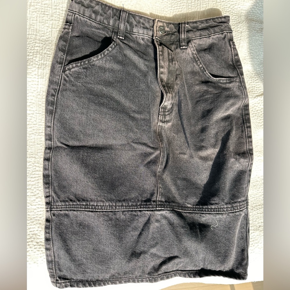 Obey black jean skirt pre owned size 25